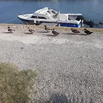 فيلة La Petite Maison Au Bord Du Canal T2 - 3etoiles - *